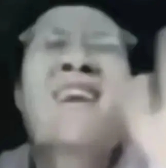 脚滑男大学生