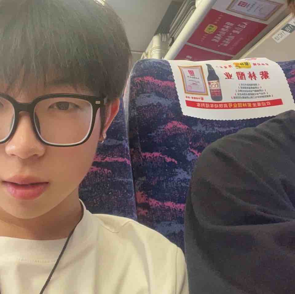 只会干拉李小小