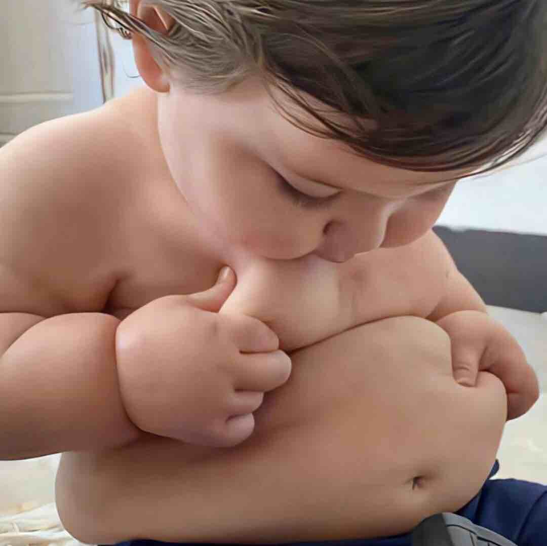 没有腹肌的胖胖