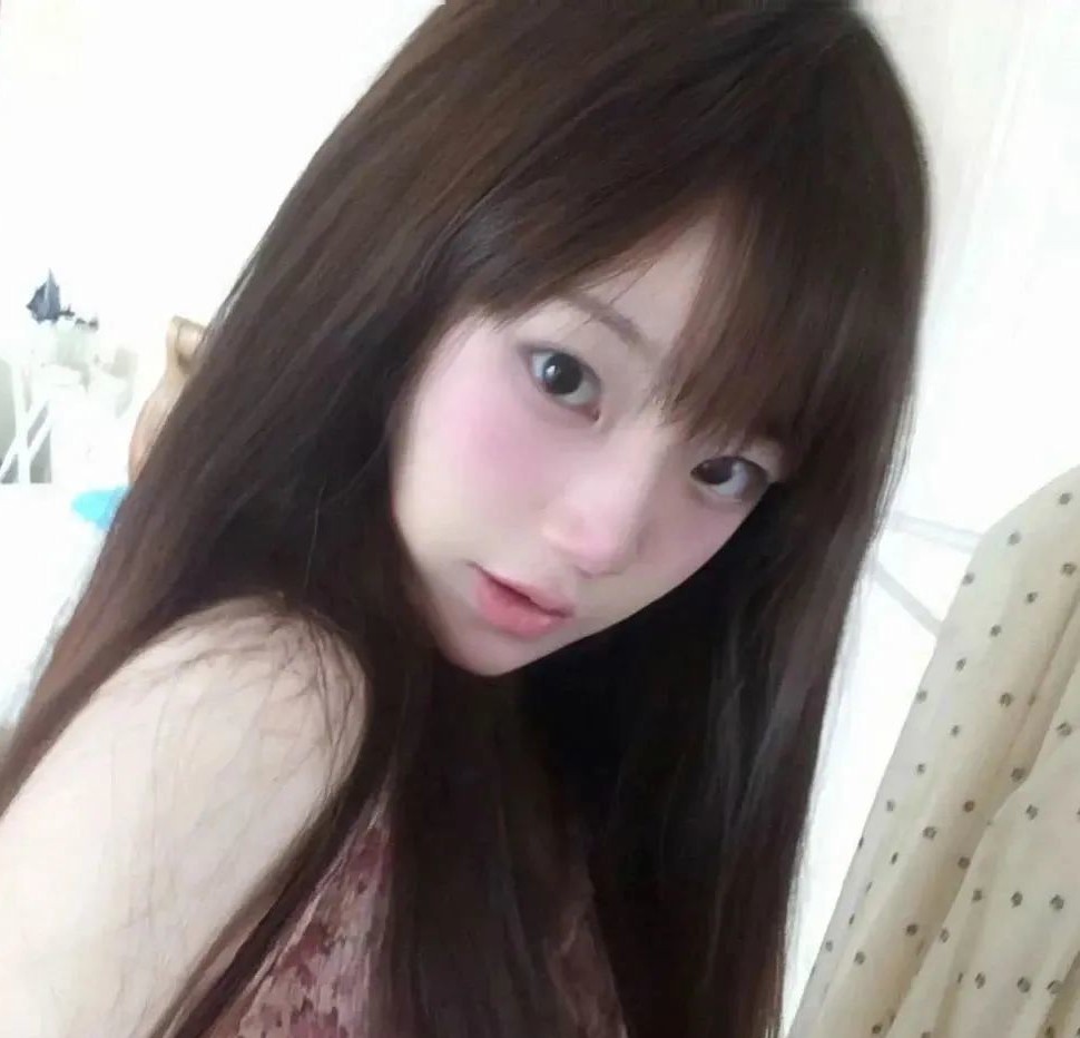 清纯女大自用老板看我