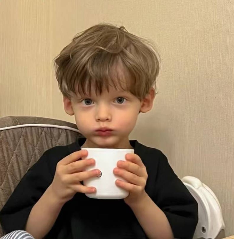 阿洋男大赚馒头