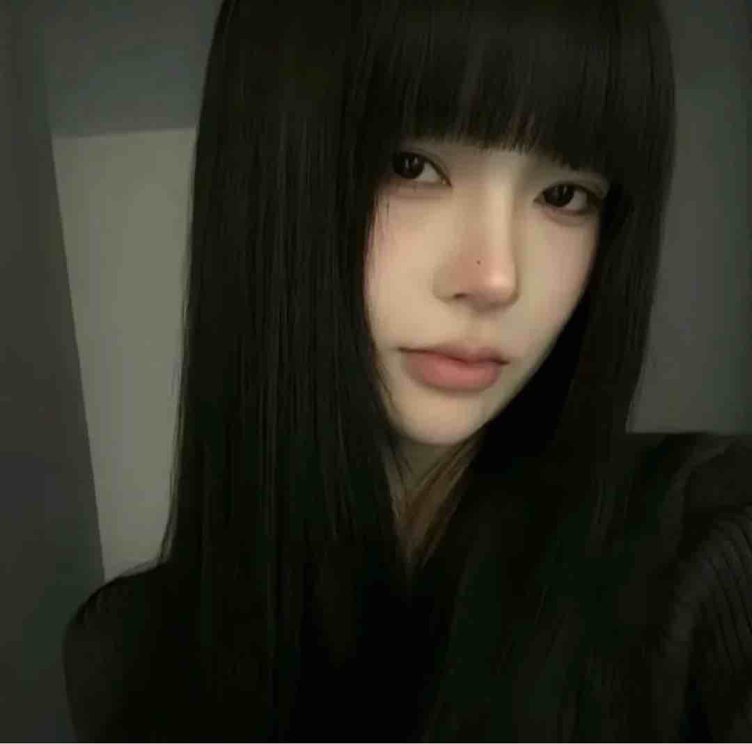 清纯女大自用丢发照