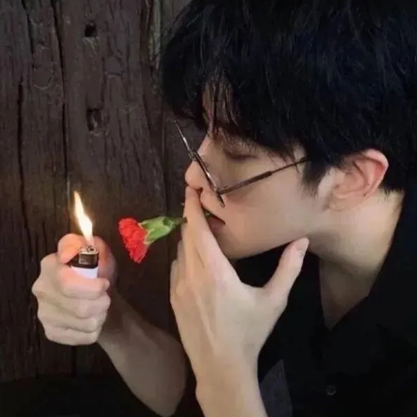女神亲个嘴