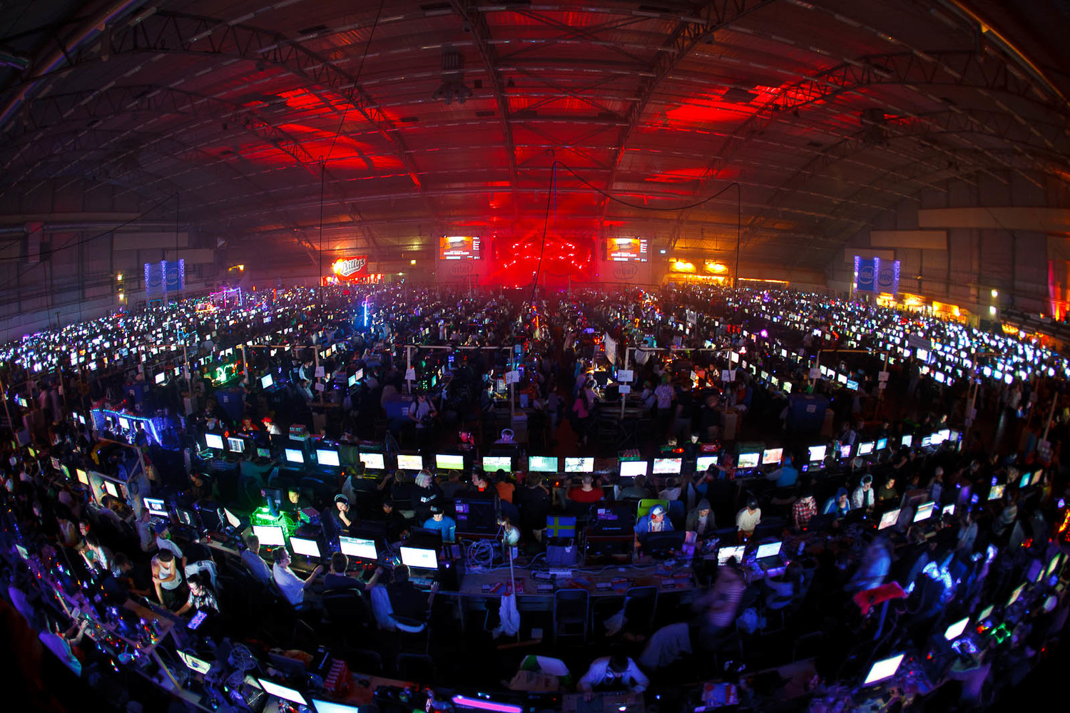 Welcome+introduction+to+DreamHack+Winter+2011