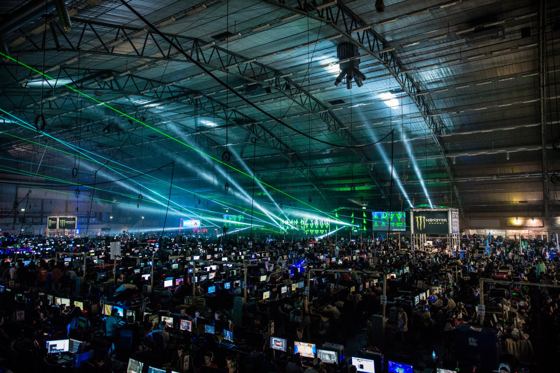 DreamHack-Summer-2015-Photo-credit-DreamHack-Gabriel-Kulig-e1447255666326