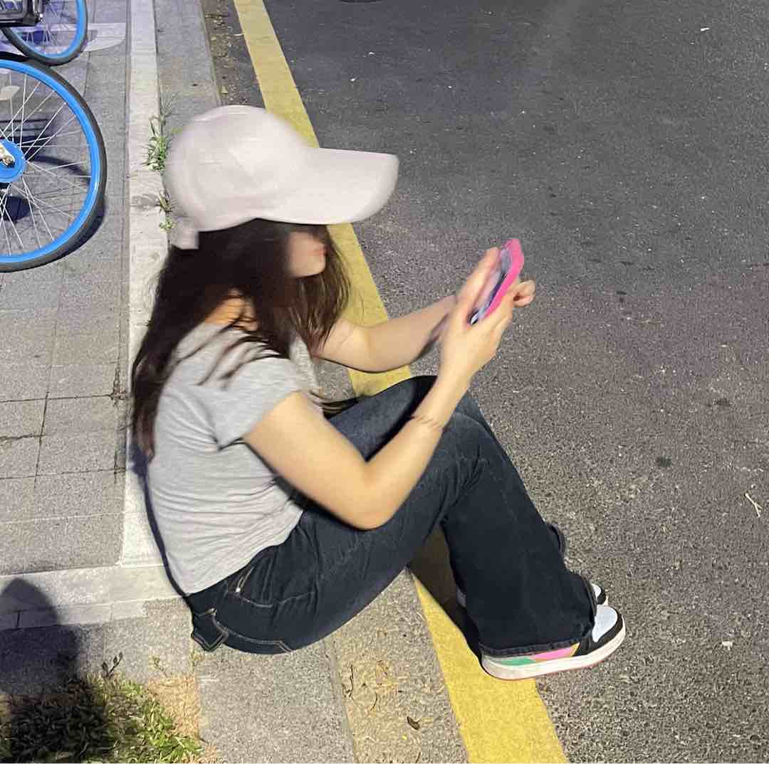 女大学生爱玩csgo